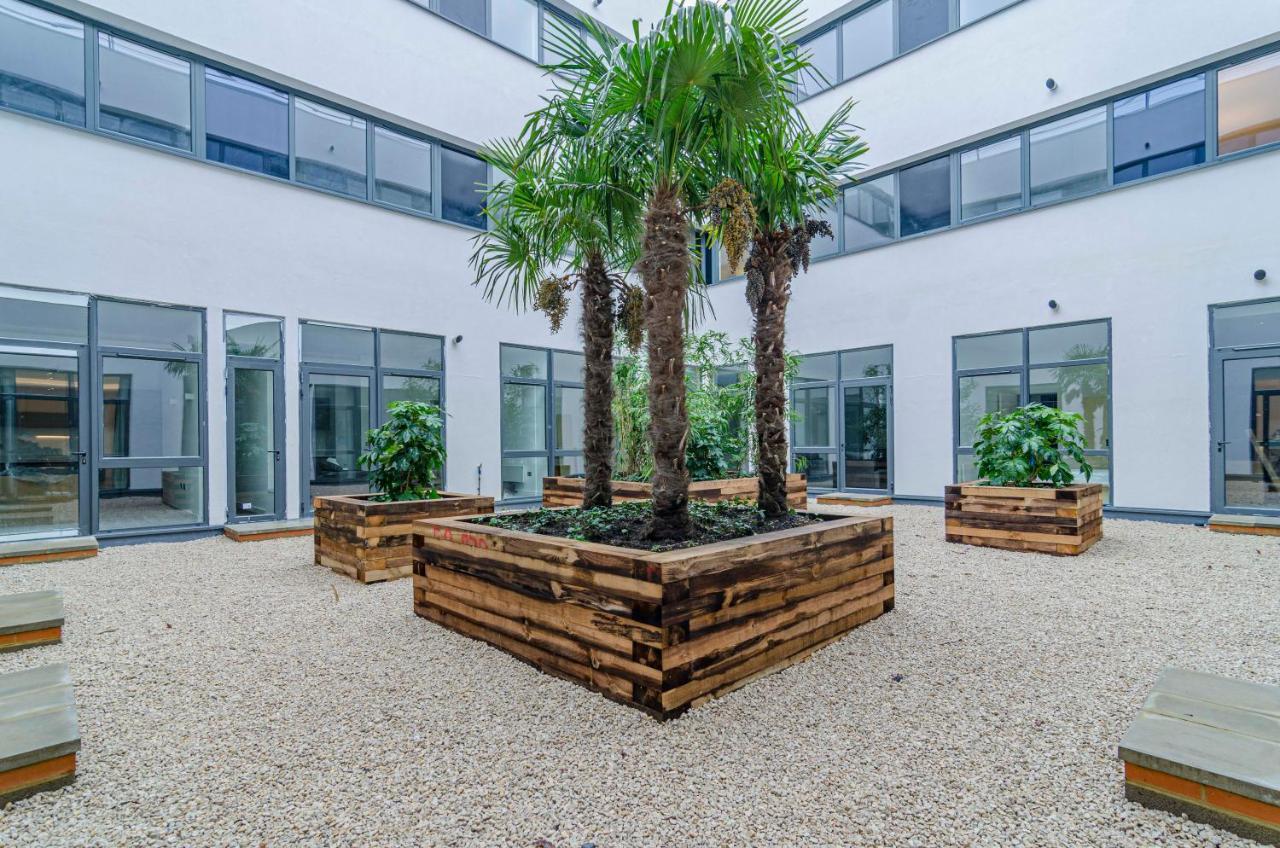 Ferienwohnung The Atrium Milton Keynes Exterior foto